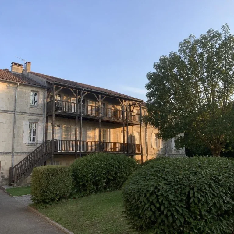 Appartement pour 5 personnes à Jonzac, Appartement de la Fontaine à Jonzac
