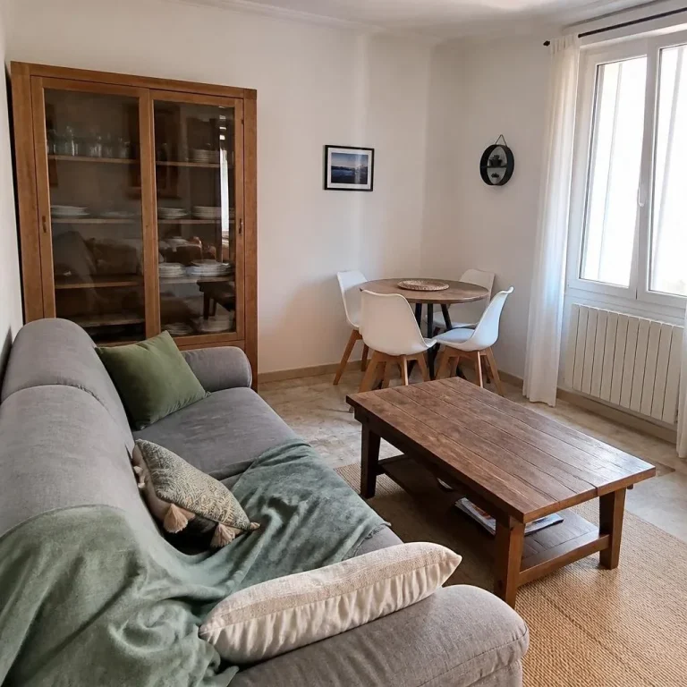 Location vacances Cuges-les-Pins photo 2