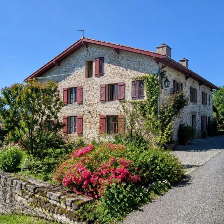 Gîte pour 12 personnes à Souraïde, Gîte des Camélias et Châtaigniers