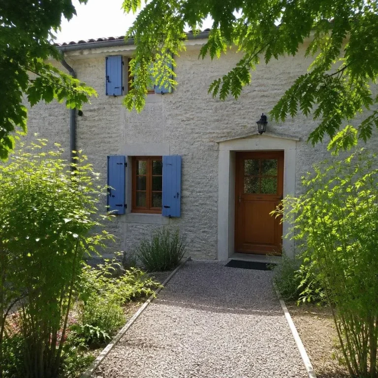 Gîte pour 5 personnes à Coulonges-sur-l'Autize, Gîte des Fleurs à Coulonges-sur-l&rsquo;Autize