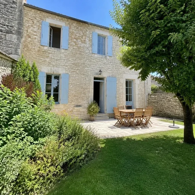 Maison de ville pour 6 personnes à Les Métairies, Maison avec Terrasse et Tomettes