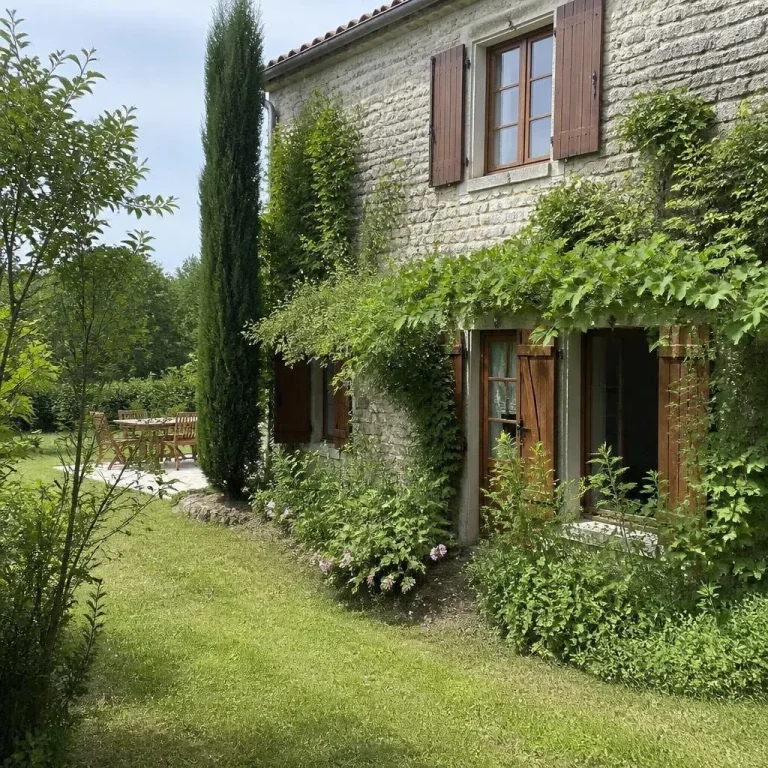 Maison pour 6 personnes à Bords, Maison des Chênes Verts