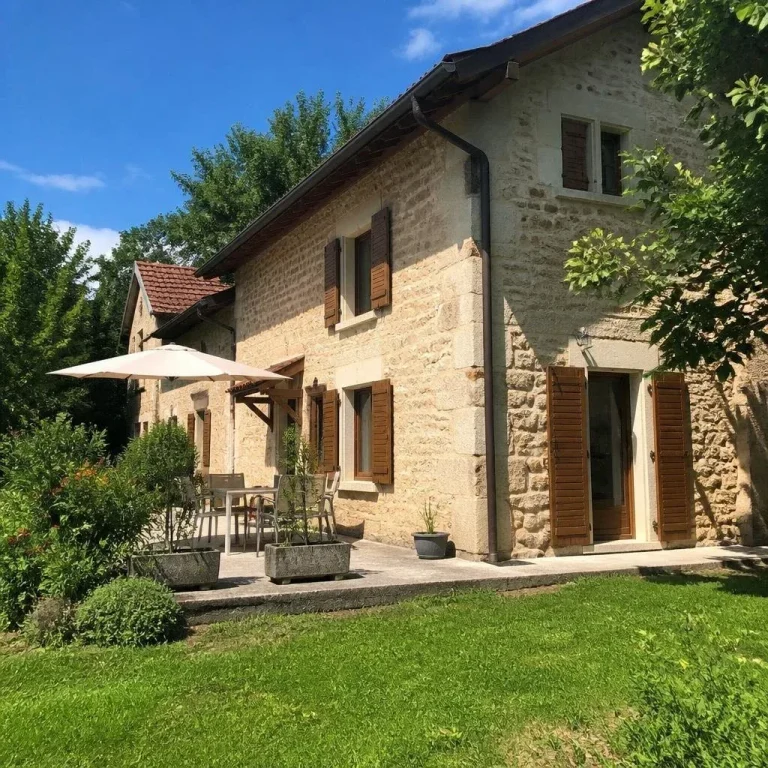 Maison pour 7 personnes à Arinthod, Maison en Pierre à Arinthod