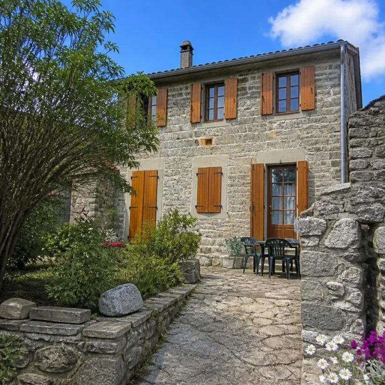Maison de ville pour 7 personnes à Nieul, Maison Spacieuse au Coeur de la Ville