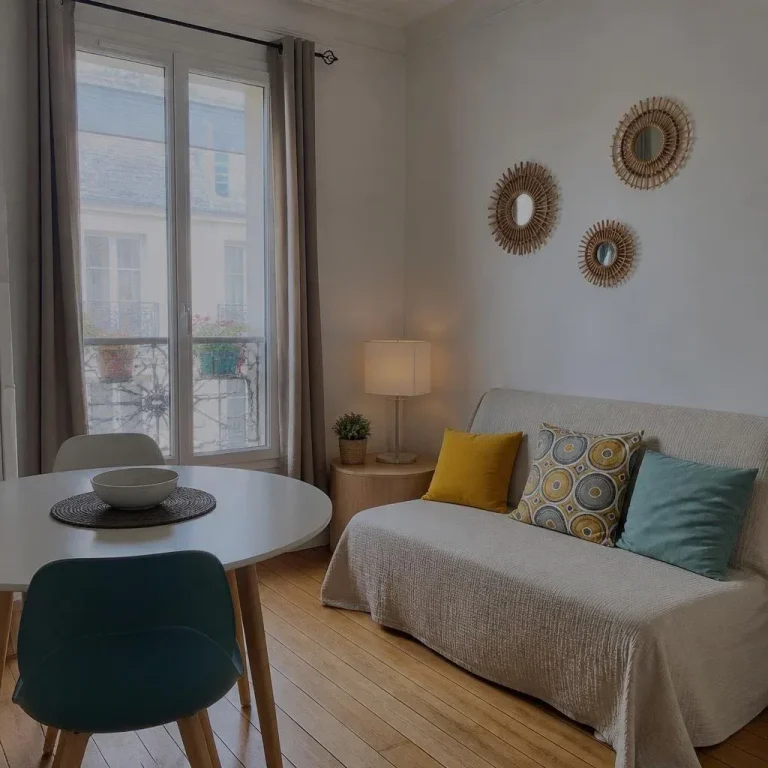 Studio Basique à Paris