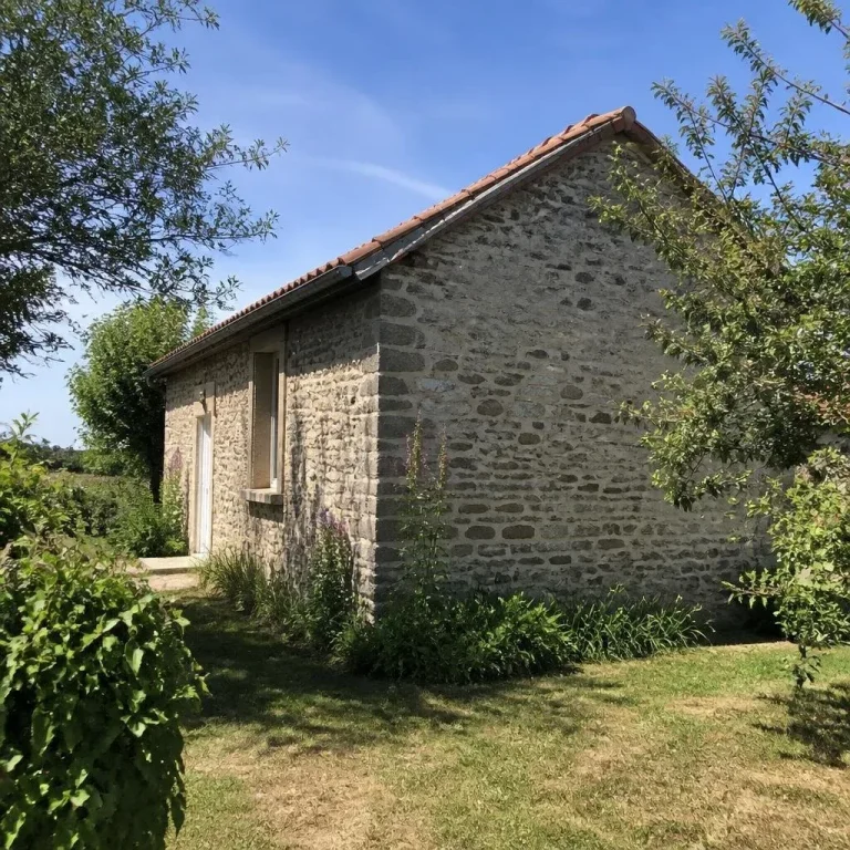 Studio pour 2 personnes à Parné-sur-Roc, Studio des Aubépines
