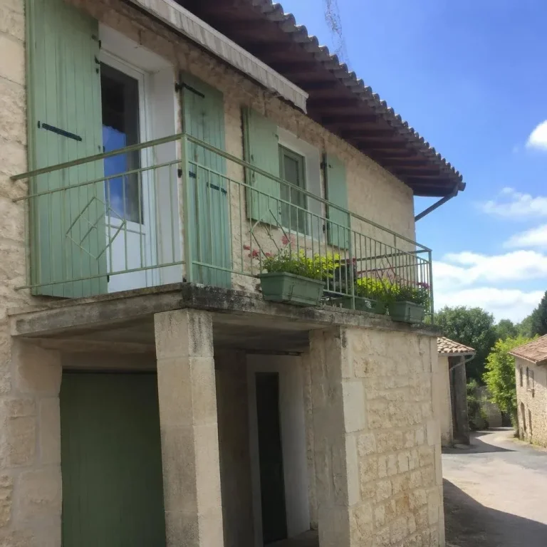 Studio pour 2 personnes à Douzains, Studio des Cyclistes