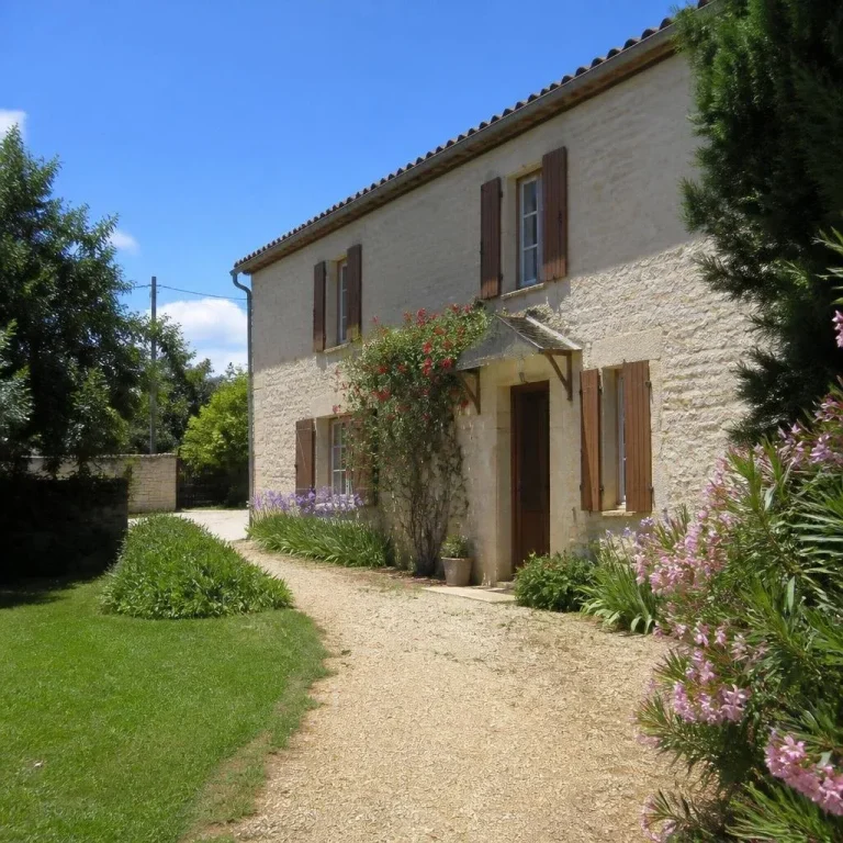 Villa pour 6 personnes à Ayron, Villa des Lavandes à Ayron